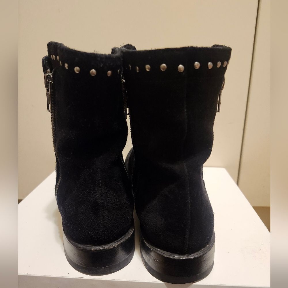 Frye "Natalie" Black Suede w/Stud Trim Ankle Boots Sz.7.5 Ret.$358 - Picture 6 of 10